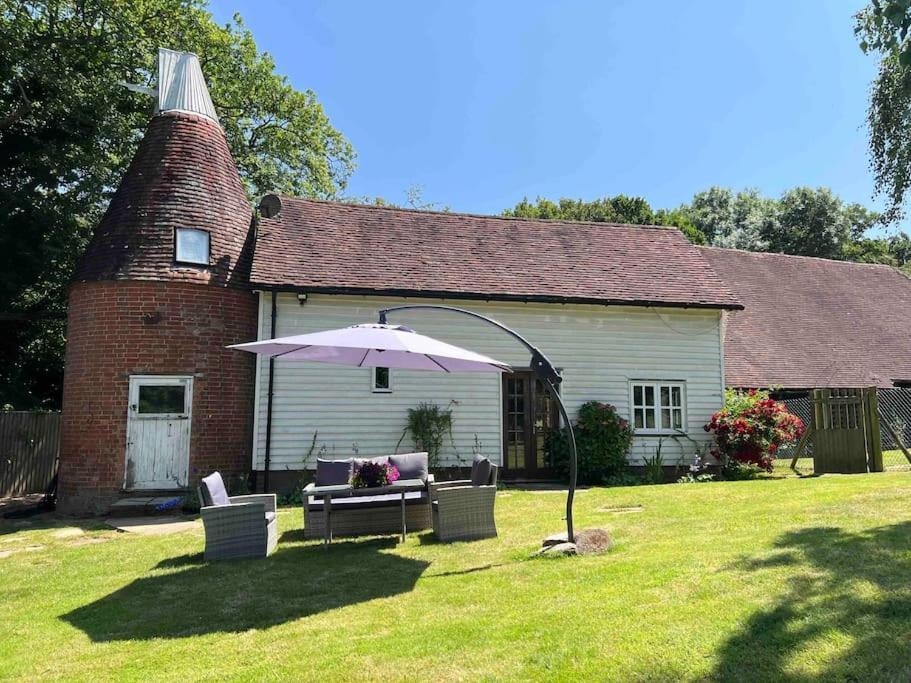 فيلا Beautiful 2 Bed Oast - 15 Acre Farm - Tunbridge Wells المظهر الخارجي الصورة