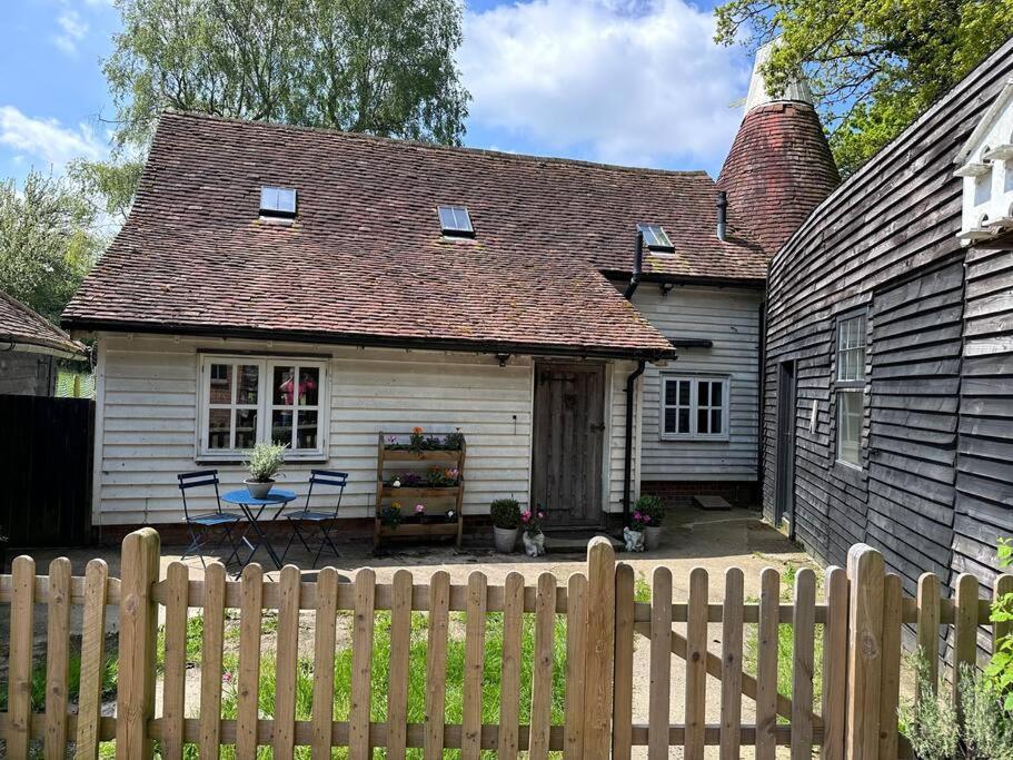 فيلا Beautiful 2 Bed Oast - 15 Acre Farm - Tunbridge Wells المظهر الخارجي الصورة