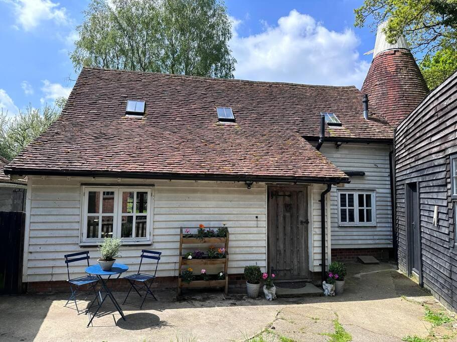 فيلا Beautiful 2 Bed Oast - 15 Acre Farm - Tunbridge Wells المظهر الخارجي الصورة