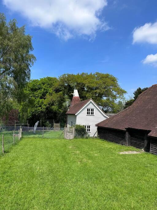 فيلا Beautiful 2 Bed Oast - 15 Acre Farm - Tunbridge Wells المظهر الخارجي الصورة